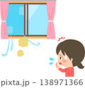 開けた窓から入ってくる黄砂と驚く女性 138971366