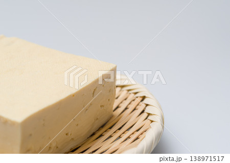 竹皿にお豆腐 138971517