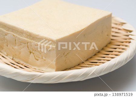 竹皿にお豆腐 竹皿にお豆腐 138971519
