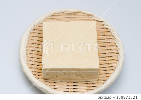 竹皿にお豆腐 竹皿にお豆腐 138971521