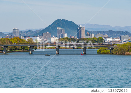琵琶湖岸風景　滋賀県草津市 138972033