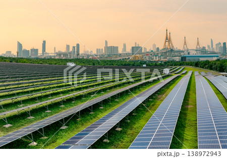 Sustainable city with green energy and net zero emissions. Solar power. Renewable resources. Eco-friendly urban planning and environmental conservation. Carbon neutrality. Eco-conscious infrastructure 138972943