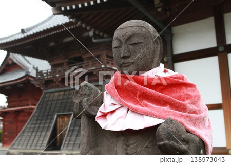 千葉県市川市 徳願寺の地蔵菩薩像と山門 千葉県市川市 徳願寺の地蔵菩薩像と山門 138973043