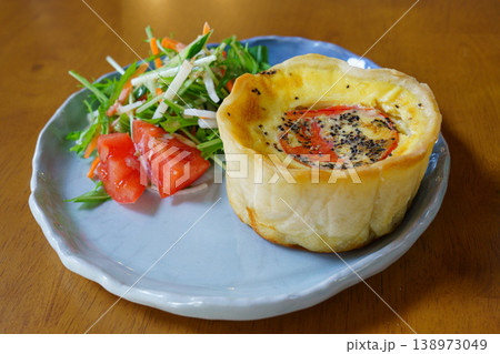 キッシュとサラダのプレート カフェで楽しむ洋食ランチ キッシュとサラダのプレート カフェで楽しむ洋食ランチ 138973049