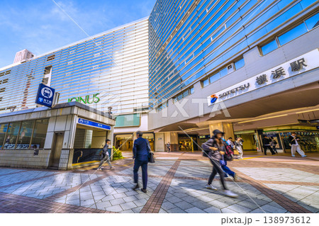 日本の横浜都市景観4月17日。SOTETSU 横浜駅や市営地下鉄出入口などを望む。新時代へ＝令和8年 138973612