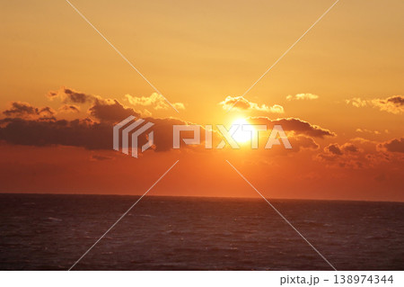海に沈む太陽 海に沈む太陽 138974344