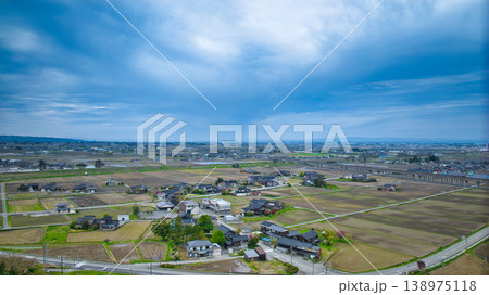 早春の黒部川扇状地と富山湾 早春の黒部川扇状地と富山湾 138975118