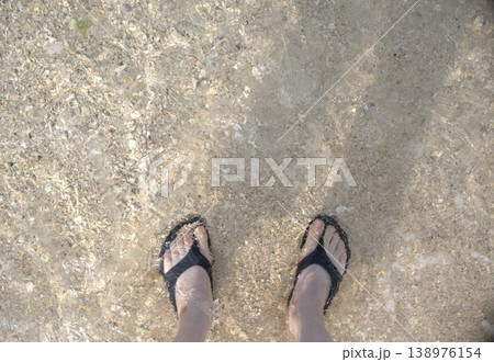 海の中の足元 海の中の足元 138976154