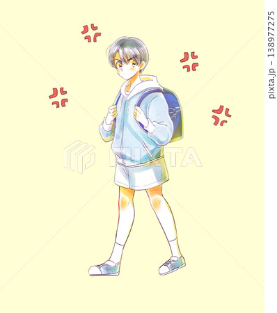 ランドセルを背負って歩く男児　怒る 138977275