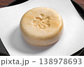 和菓子の餅入り最中 138978693