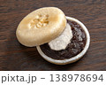和菓子の餅入り最中 138978694