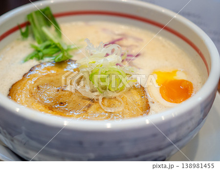 美味しそうな鶏白湯ラーメン 美味しそうな鶏白湯ラーメン 138981455