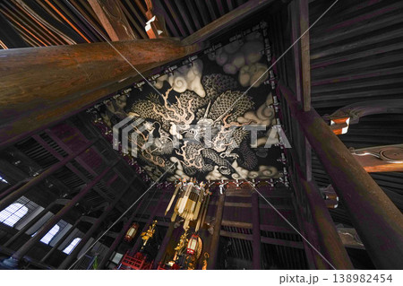 建仁寺　法堂の天井画「双龍図」 138982454