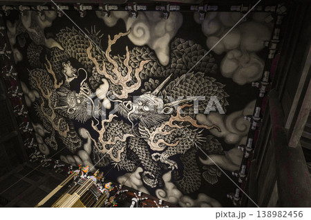 建仁寺 法堂の天井画「双龍図」 建仁寺 法堂の天井画「双龍図」 138982456