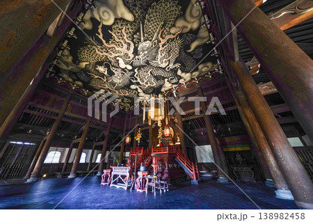 建仁寺 法堂の天井画「双龍図」 建仁寺 法堂の天井画「双龍図」 138982458