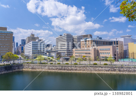 西の丸城内側から見る西外堀 満開の桜 西の丸城内側から見る西外堀 満開の桜 138982801