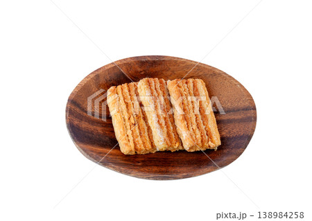 おやつにアーモンドパイ【白背景・切り抜き】 138984258