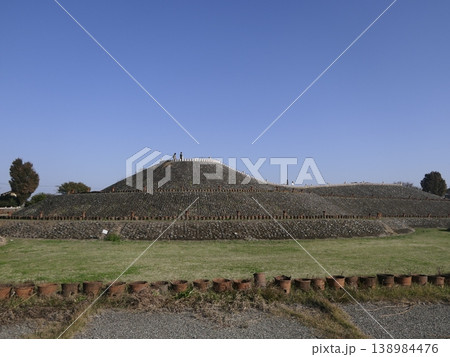 保渡田古墳群・八幡塚古墳と埴輪の風景 保渡田古墳群・八幡塚古墳と埴輪の風景 138984476