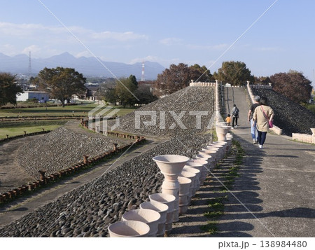 保渡田古墳群・八幡塚古墳と埴輪の風景 保渡田古墳群・八幡塚古墳と埴輪の風景 138984480