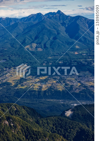 甲斐駒ヶ岳・黒戸尾根から見る日向山・ガンガワラと八ヶ岳の山並み 甲斐駒ヶ岳・黒戸尾根から見る日向山・ガンガワラと八ヶ岳の山並み 138985093