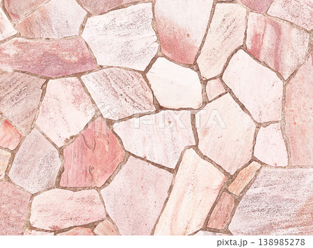 薄赤色の乱張りした乱形の敷石の表面の背景画像 138985278
