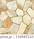 明るい薄黄土色の乱張りした乱形の敷石の表面の正方形の背景画像 138985510