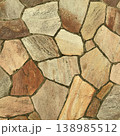 暗い薄黄土色の乱張りした乱形の敷石の表面の正方形の背景画像 138985512
