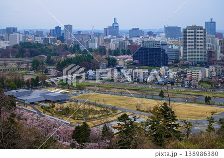 仙台城跡よりビル街を望む 138986380