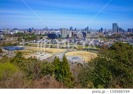 仙台城跡よりビル街を望む 仙台城跡よりビル街を望む 138986594