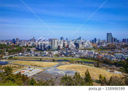 仙台城跡よりビル街を望む 138986599