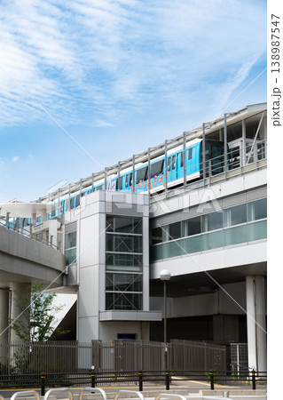 愛・地球博記念公園駅に停車するジブリラッピングのリニモ 愛・地球博記念公園駅に停車するジブリラッピングのリニモ 138987547