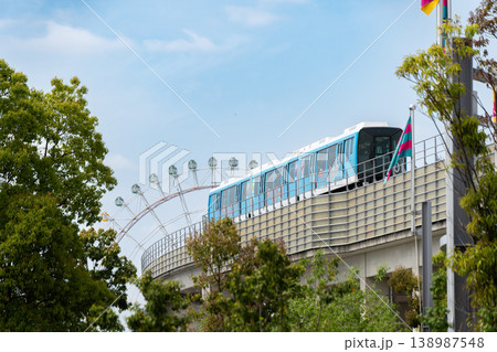愛・地球博記念公園駅に停車するジブリラッピングのリニモ 愛・地球博記念公園駅に停車するジブリラッピングのリニモ 138987548