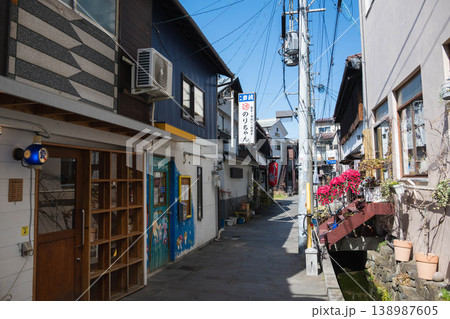 松本市　ナワテ横丁のレトロな路地裏風景 138987605