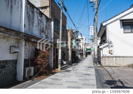 みどり町　昭和レトロな雰囲気が残る松本の路地裏 138987606