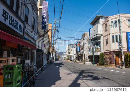 錆びた商店街のアーチと青空 錆びた商店街のアーチと青空 138987613