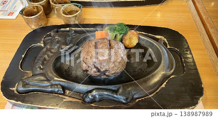 静岡県御殿場店のさわやか げんこつハンバーグ カットする前 138987989