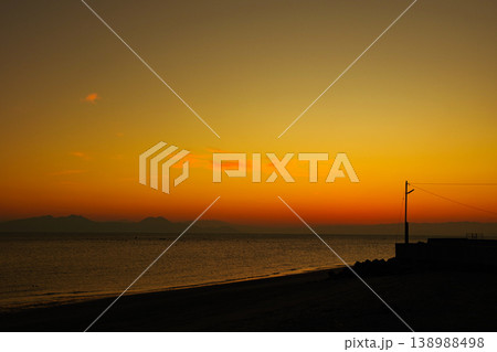 日の出前の有明海の朝の風景 日の出前の有明海の朝の風景 138988498