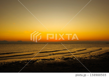 日の出前の有明海の朝の風景 日の出前の有明海の朝の風景 138988503