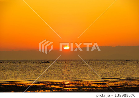 有明海の日の出の光景 有明海の日の出の光景 138989370
