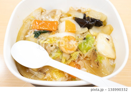 おいしいコンビニ弁当の中華丼 138990332