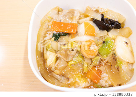 おいしいコンビニ弁当の中華丼 138990338