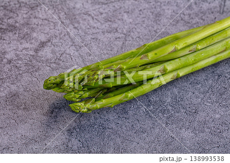 Raw fresh gourmet green asparagus 138993538
