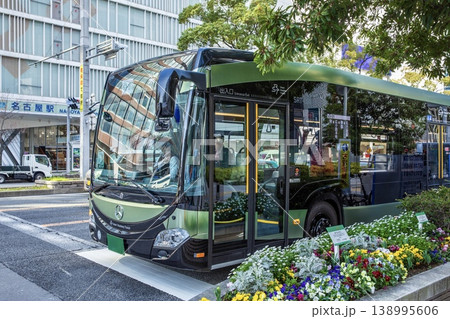 名古屋駅付近を走るSRT（Smart Roadway Transit） 138995606