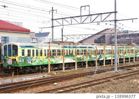 近江鉄道の風景　近江鉄道彦根駅車両基地（モハ800形） 138996377