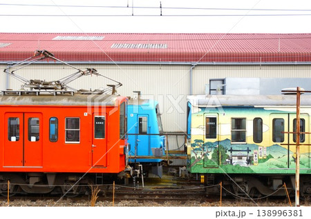 近江鉄道の風景　近江鉄道彦根駅車両基地（モハ800形とモハ100形） 138996381