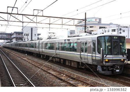 東海道本線の風景 彦根駅(223系) 東海道本線の風景 彦根駅(223系) 138996382