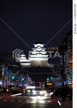 夜の姫路城(姫路駅前から見た夜景) 夜の姫路城(姫路駅前から見た夜景) 138996384