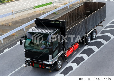 スクラップ運搬車両 138996719