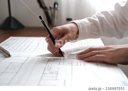 建築図面を製図する日本人建築士の手元 A Japanese architect drawing 建築図面を製図する日本人建築士の手元 A Japanese architect drawing 138997031