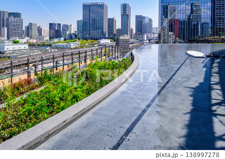 東京都　高輪ゲートウェイシティ　モン高輪/MoN Takanawa　6F　月見テラス　（文化創造棟） 138997278